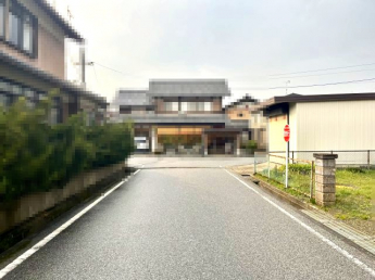 【前面道路含む現地写真】