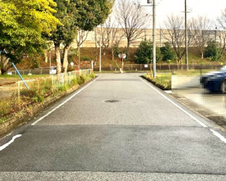 【前面道路含む現地写真】