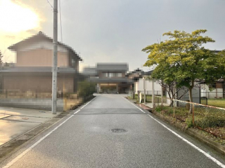 【前面道路含む現地写真】