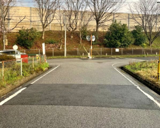 【前面道路含む現地写真】