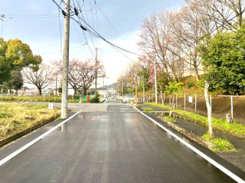 【前面道路含む現地写真】