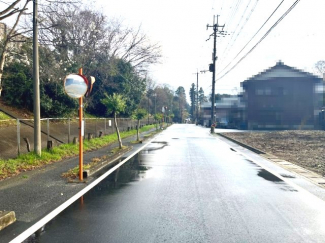 【前面道路含む現地写真】