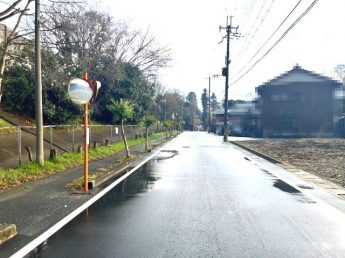 【前面道路含む現地写真】