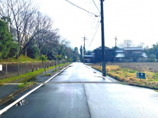 【前面道路含む現地写真】