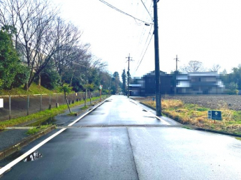 【前面道路含む現地写真】