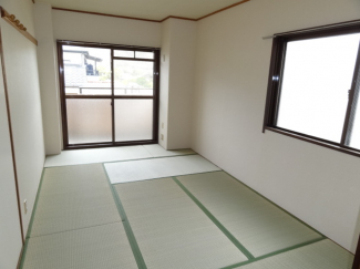 ２面採光の和室7.5帖！