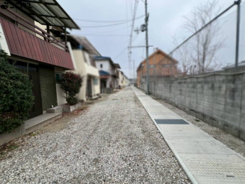 【前面道路含む現地写真】
