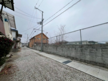 【前面道路含む現地写真】