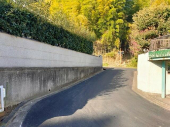 前面道路（松山市道久枝１９８号線）