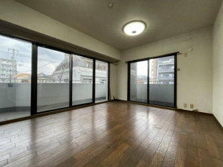 10.6帖の北東洋室です。