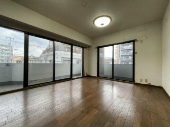 10.6帖の北東洋室です。