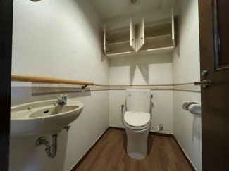 広々としたトイレです。