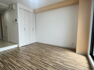 落ち着いて過ごせるお部屋なので、寝室にいかがでしょうか