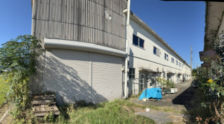 敷地奥からの建物外観