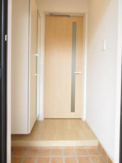 収納もある玄関です