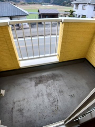 開放的で明るい空間を演出してくれるバルコニーです