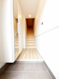 毎日通る玄関はこちらです