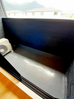 落ち着いた時間を過ごせるバルコニーです