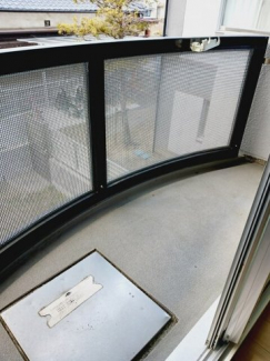 落ち着いた時間を過ごせるバルコニーです