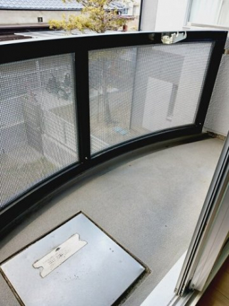 落ち着いた時間を過ごせるバルコニーです