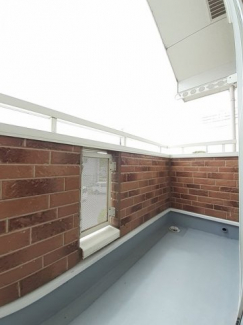 外からの目が気にならないバルコニーで洗濯物が干せます