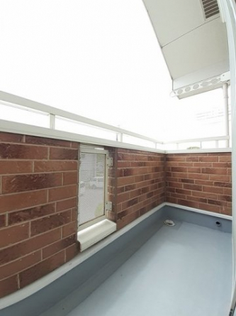 外からの目が気にならないバルコニーで洗濯物が干せます