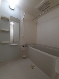 コンパクトで使いやすいお風呂です