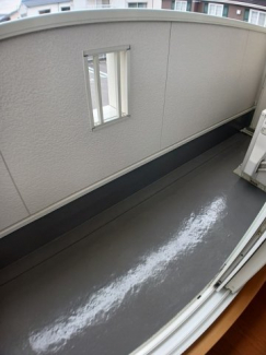 暖かな日差しのふりそそぐバルコニー