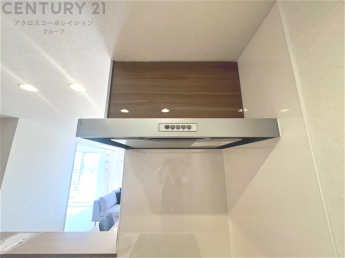 パワフルな吸引力で調理中の臭気等をしっかり処理してくれ、室内を快適に保ってくれます。