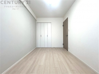 創造性や成長を促す遊びの空間を提供。学習や趣味に集中できる環境を整えます。個別のプライベートスペースは自己表現と自立心を育み、心地よい睡眠環境を整えリラックスできる場所を提供。