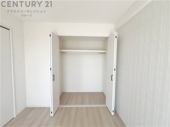 衣類やアクセサリー、小物類の収納が便利で整理整頓がしやすく、部屋の美観を保ちつつ、スペースを最大限に活用できます。衣服のしわやダメージを防ぎ、長持ちさせることができます。