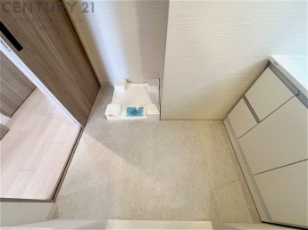 衣服の収納や脱ぎ着や整理整頓がしやすく、湿った衣類を乾燥させるスペースがありカビや臭いの発生を防ぎます。床の汚れを他の部屋に持ち込まず清潔を保つことができます。また快適な入浴環境の整備にも役立ちます。