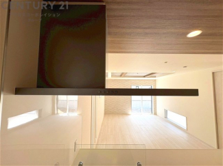 パワフルな吸引力で調理中の臭気等をしっかり処理してくれ、室内を快適に保ってくれます。