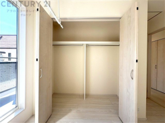 衣類やアクセサリー、小物類の収納が便利で整理整頓がしやすく、部屋の美観を保ちつつ、スペースを最大限に活用できます。衣服のしわやダメージを防ぎ、長持ちさせることができます。