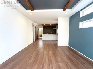 リビングダイニングは家族や友人とのコミュニケーションを楽しむ場所でくつろぎながら食事や会話を楽しめ、多目的に利用できリラックスできる空間です。家庭内の中心として機能し、快適な生活をサポートします。