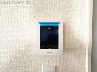 訪問者が来たときにテレビ画面で確認できるため、安心してドアを開けられます。録画機能があるものもあり、留守中に来訪者を記録しておくことができます。利便性が高く、セキュリティ面でも安心です。