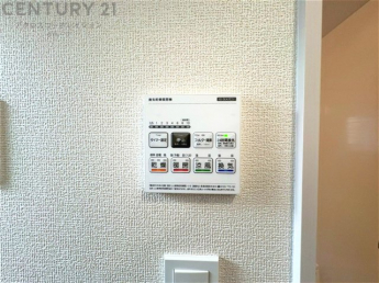 暖房機能があるため、冬場でも温かい浴室で入浴でき、乾燥機能があるため、水気を素早く取り除けます。また、換気機能があるため、湿気を素早く排出してカビや雑菌の発生を防ぐことができます。