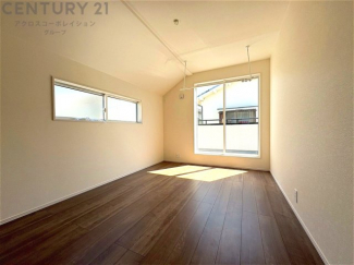 子供部屋…創造性や成長を促す遊びの空間を提供。学習や趣味に集中できる環境を整えます。個別のプライベートスペースは自己表現と自立心を育み、心地よい睡眠環境を整えリラックスできる場所を提供。