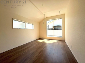 子供部屋…創造性や成長を促す遊びの空間を提供。学習や趣味に集中できる環境を整えます。個別のプライベートスペースは自己表現と自立心を育み、心地よい睡眠環境を整えリラックスできる場所を提供。