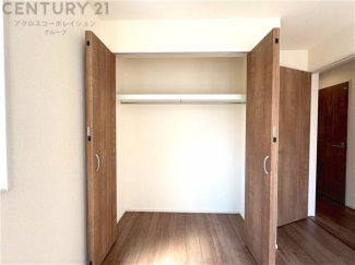 衣類やアクセサリー、小物類の収納が便利で整理整頓がしやすく、部屋の美観を保ちつつ、スペースを最大限に活用できます。衣服のしわやダメージを防ぎ、長持ちさせることができます。