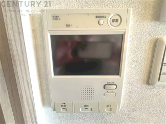 訪問者が来たときにテレビ画面で確認できるため、安心してドアを開けられます。録画機能があるものもあり、留守中に来訪者を記録しておくことができます。利便性が高く、セキュリティ面でも安心です。