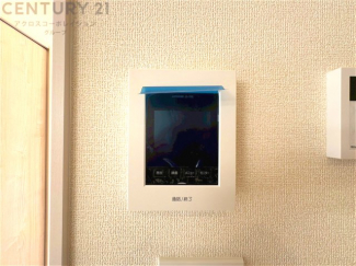 訪問者が来たときにテレビ画面で確認できるため、安心してドアを開けられます。録画機能があるものもあり、留守中に来訪者を記録しておくことができます。利便性が高く、セキュリティ面でも安心です。