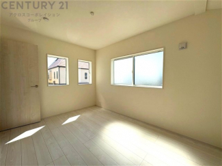 寝室…リラックスできるプライベート空間で、快適な睡眠をサポート。個人の好みに合わせたインテリアや寝具で心地良さを追求。プライベートな時間を過ごし、リフレッシュする場所におすすめです。