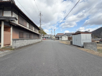 【前面道路含む現地写真】
