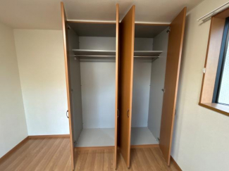 上棚付きのクローゼット