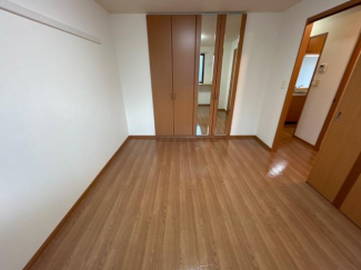 玄関横の６帖洋室　寝室として