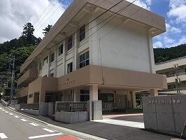 伊予市立中山中学校まで421m