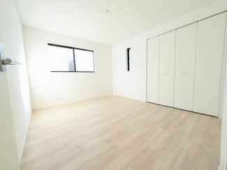 ７帖　２階洋室は２部屋が７帖以上ございます