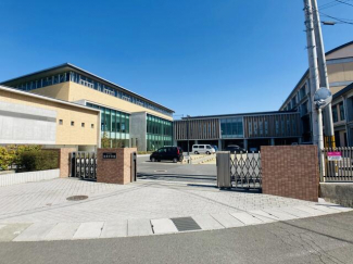 伊予市立港南中学校まで2433m