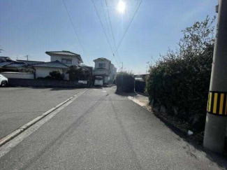 東側前面道路です。